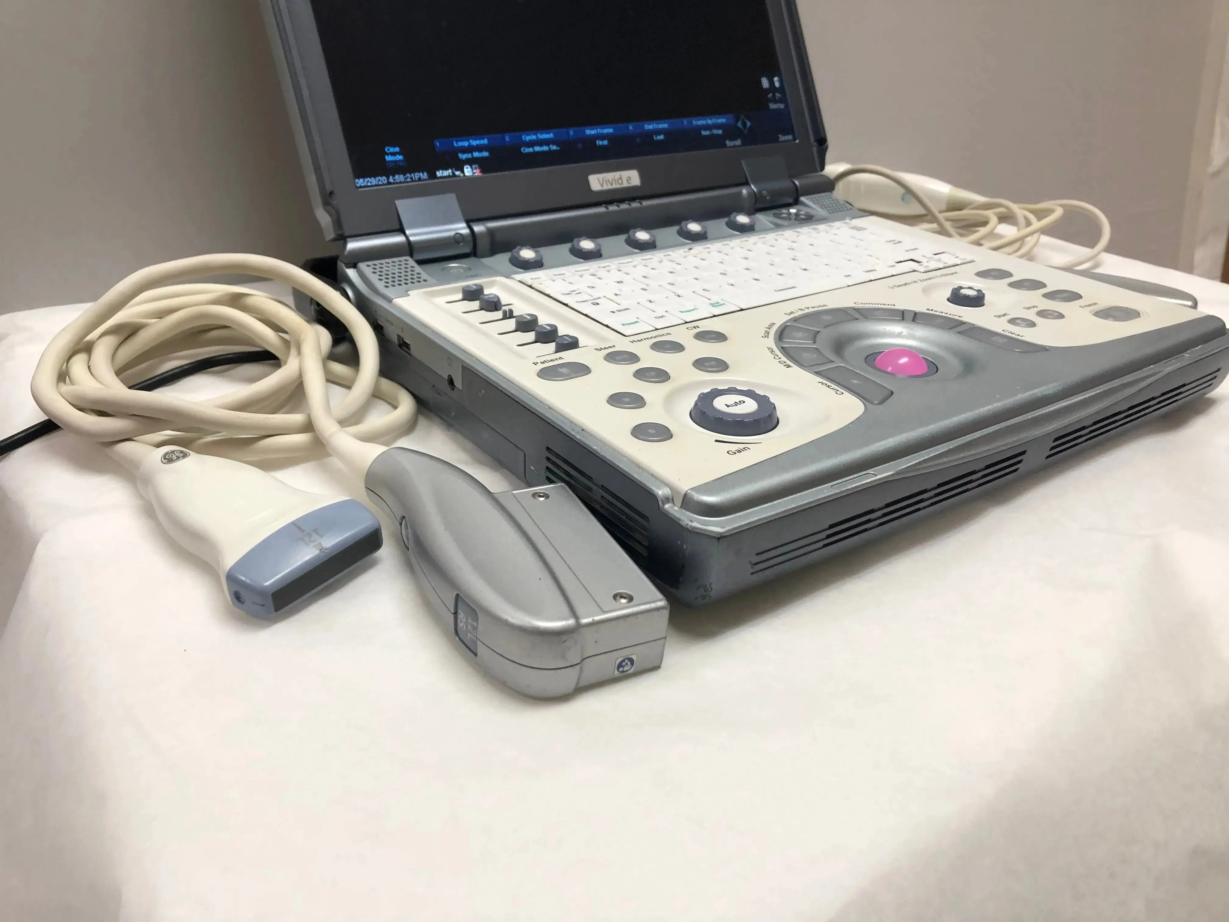 Used GE Vivid E With Phased Array and Linear Probes